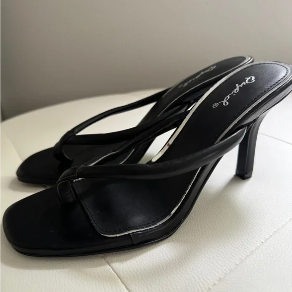 NWOT Black Flip Flop Heel Sandals - Picture 4 of 8